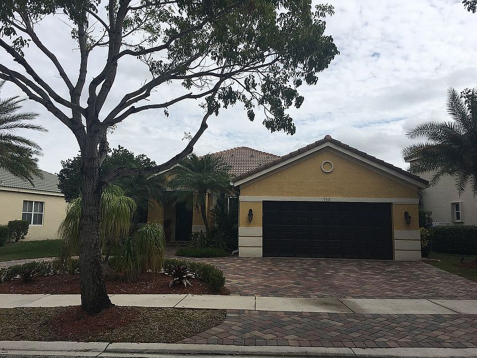 1st image of 958 Nandina Dr