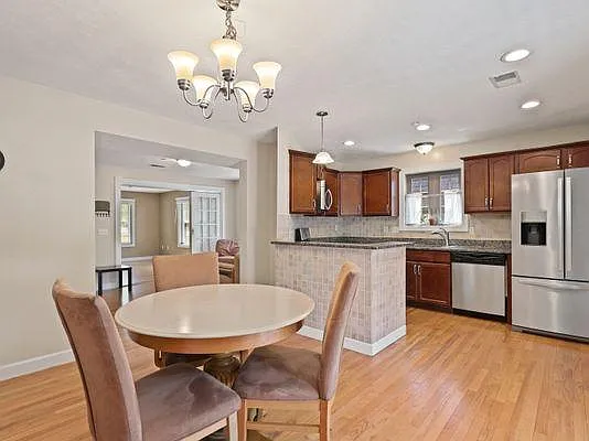 Kitchen (1st floor)