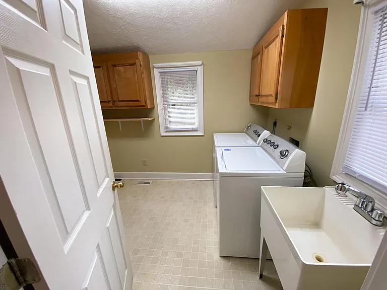 662 Waters Edge Cv — Photo 33