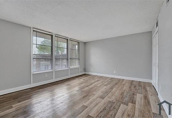3rd image of 151 N Belvedere Blvd APT 2