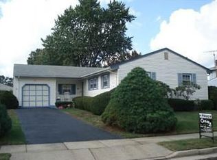 11 Cambridge Dr, Parlin, NJ 08859