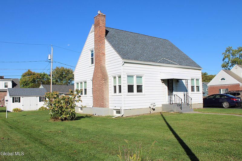 2nd image of 11 Pershing Avenue