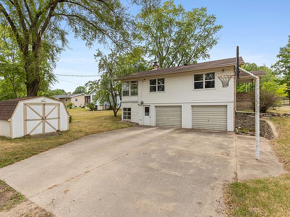 5th image of 800 Magnolia St