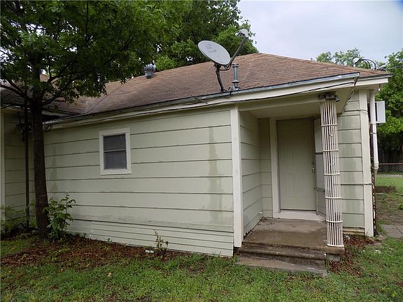 3rd image of 509 E Fannin St