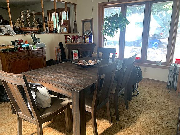 Dining (Upper Level)