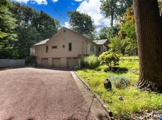 20 Parker Pl, Upper Saddle River, NJ 07458