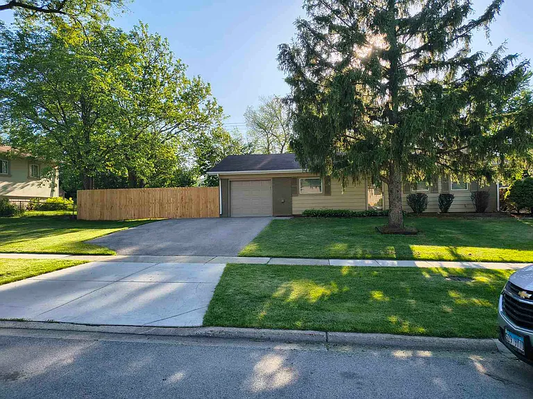 460 Western St — Photo 2