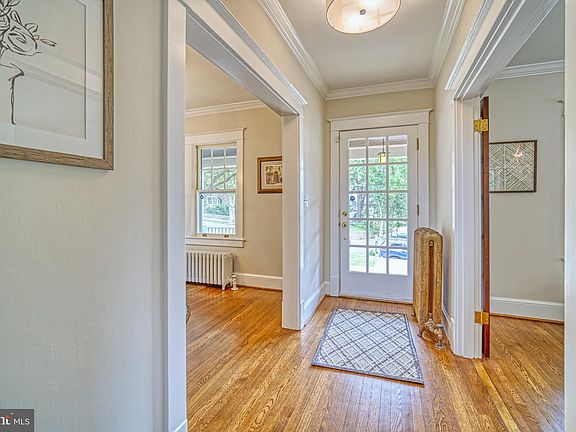 4th image of 204 Elm St