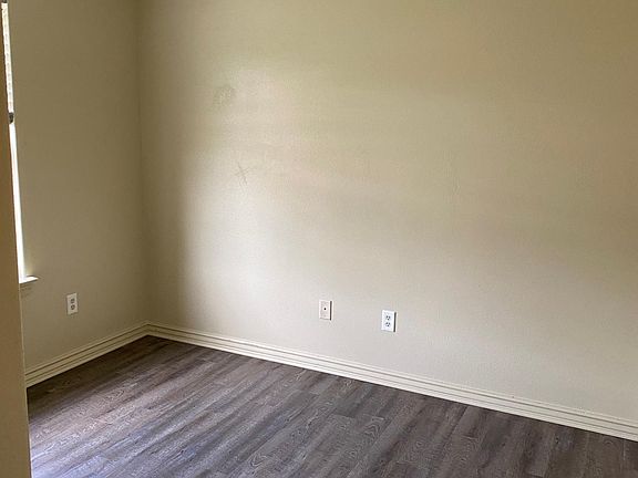 3rd image of 222 Graystone Cir #222