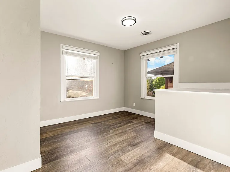 5532 N Haight Ave — Photo 9