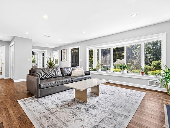 4th image of 3 Augusta Place