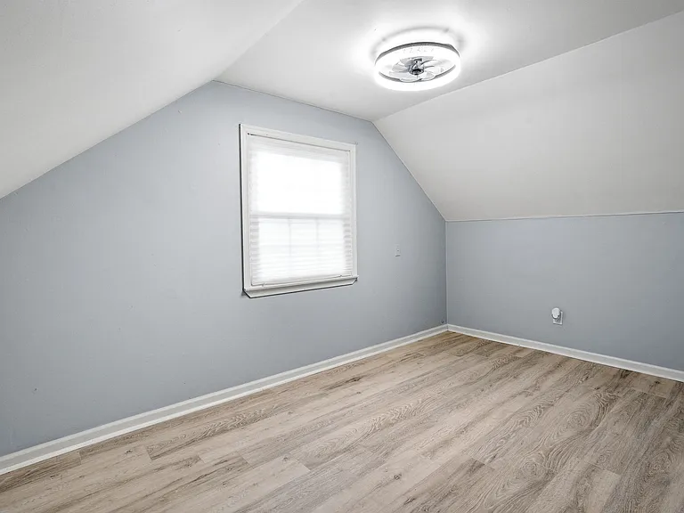 Oxford Cir — Photo 16