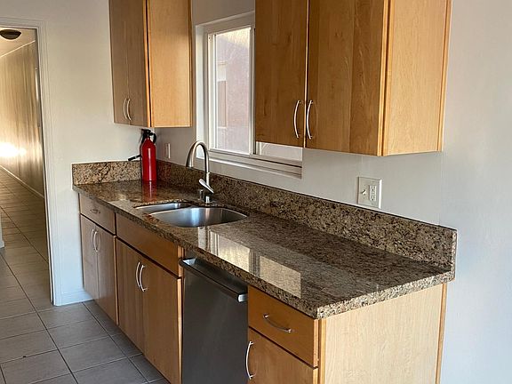 5th image of 3008 Pacific Ave #2
