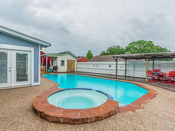 4th image of 1018 Brookhollow Dr