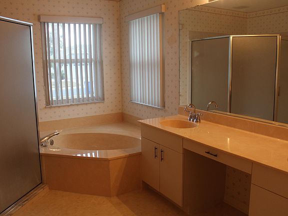 3rd image of 2031 Prestancia Ln