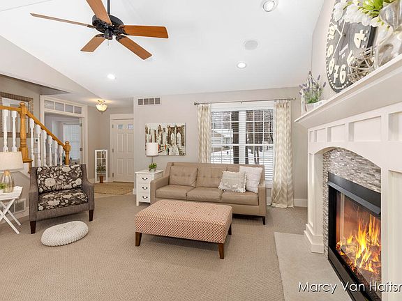 3rd image of 7250 Pine Oak Ln
