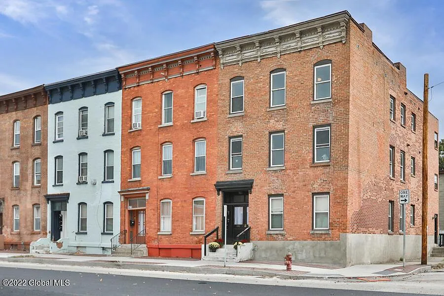 280 3rd St — Photo 4