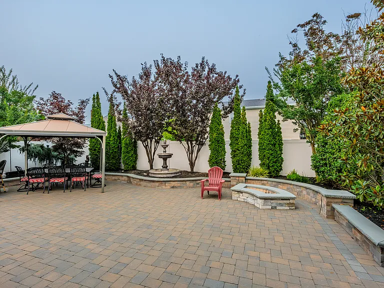 269 Illinois Ave — Photo 43