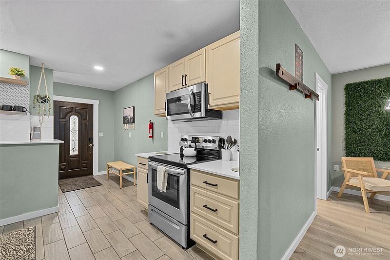 4th image of 417 W 2nd Street