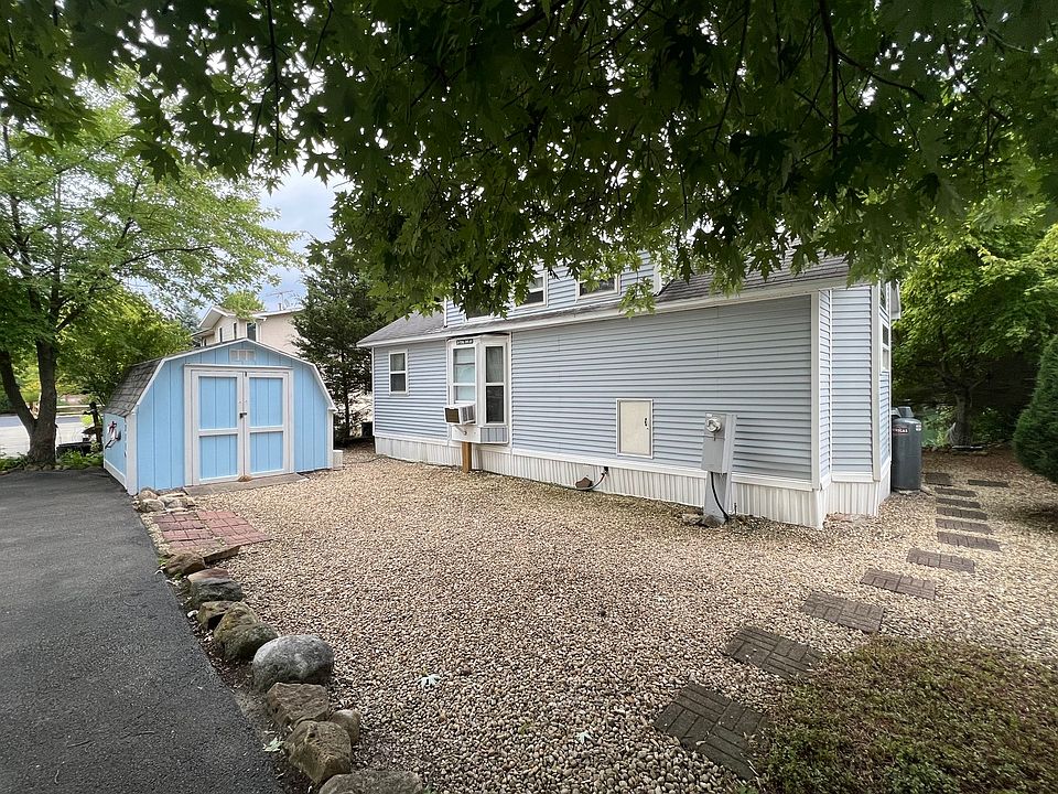 1st image of 211 Fossil Cove Ln