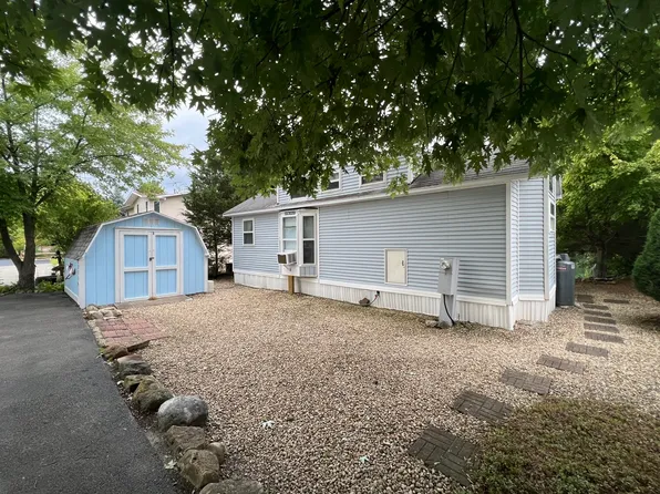 211 Fossil Cove Ln, Wilmington, IL 60481