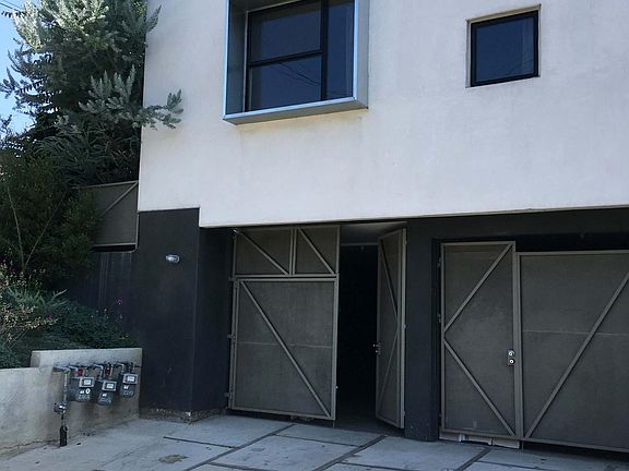 2nd image of 2210 1/4 Berkeley Ave