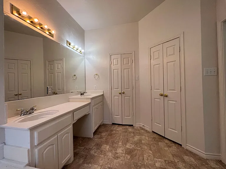 1141 Nickerson Ln — Photo 24