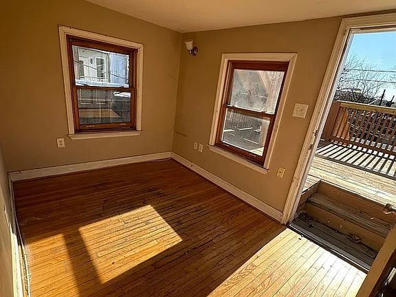 3rd image of 1209 Hollins St