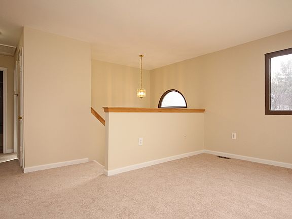 4th image of 526 Greenblades Ct