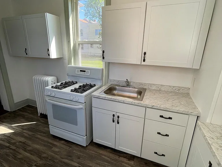 1012 E Market St #2 — Photo 6