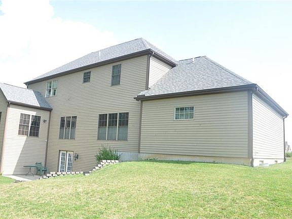 4th image of 988 Foxtail Cir