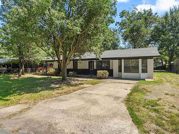 2nd image of 611 Fletcher Pl