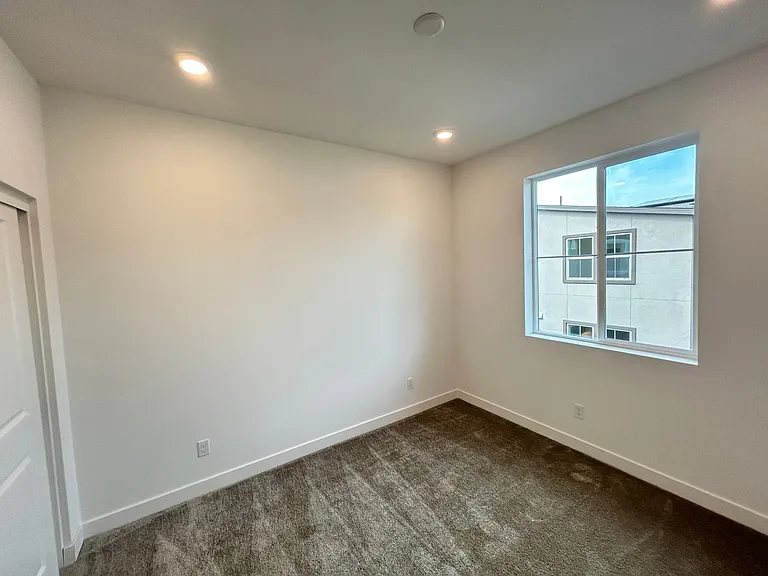 11753 Florence Ave — Photo 24