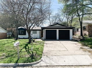 2902 Buena Vista Dr, Arlington, TX 76010