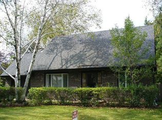 956 Denton Ct, Crystal Lake, IL 60014