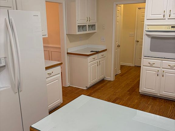 5th image of 220 Cross Creek Dr