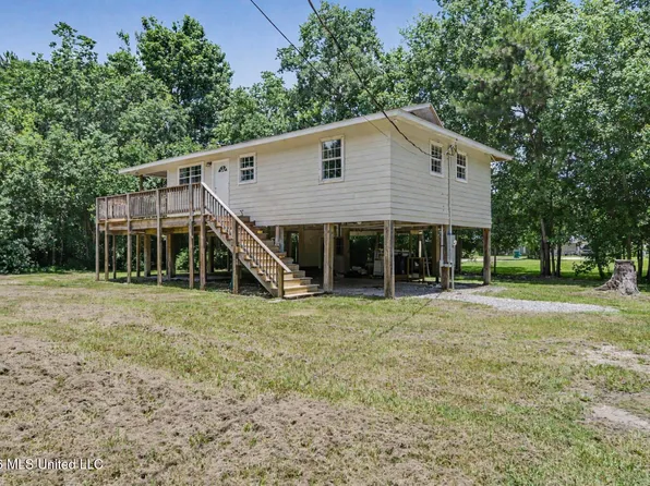 11052 Wilson St, Bay Saint Louis, MS 39520