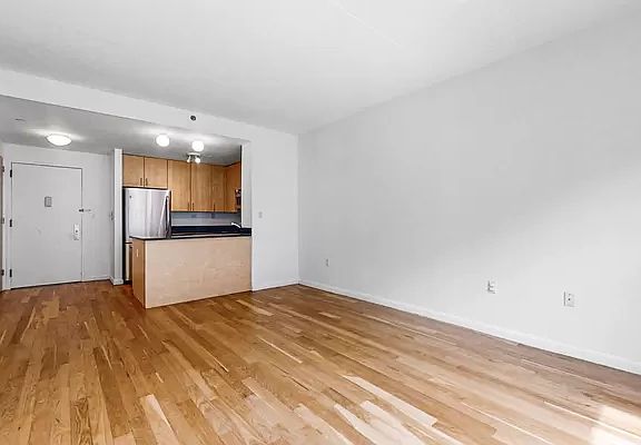 4th image of 736 W 187th St APT 407