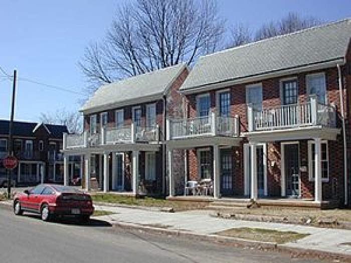 1st image of 2 N Auburn Ave