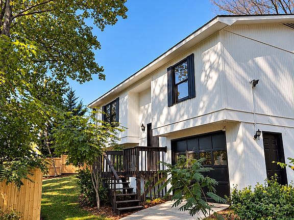 3rd image of 10 Miami Cir