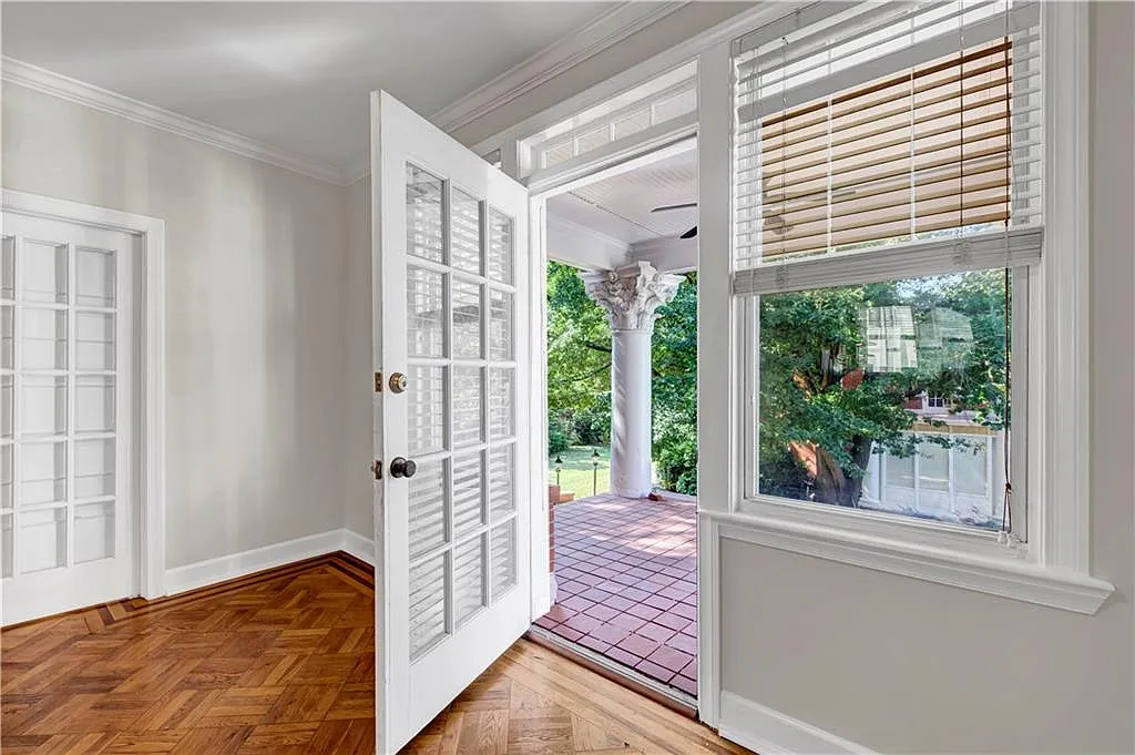 2 bed, 1.0 bath, 928 sqft, $2,300 — Photo 3