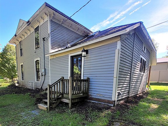 4th image of 104 Court Street