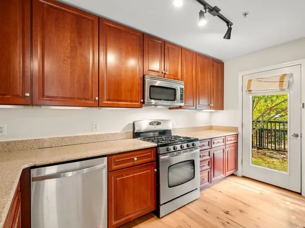 318 Rindge Ave Unit 102, Cambridge, MA 02140