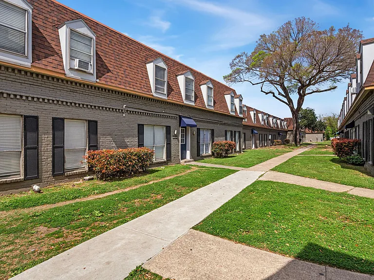 The Ellis Apartments — Photo 15