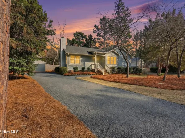 105 Sawmill Road E, Pinehurst, NC 28374