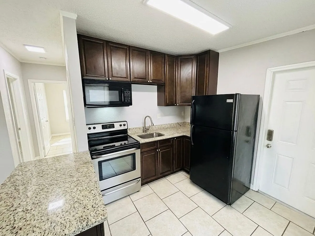 740 W. Robinson St. Unit Upper — Photo 2
