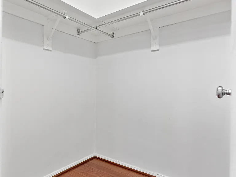 8370 Greensboro Dr #1004 — Photo 4