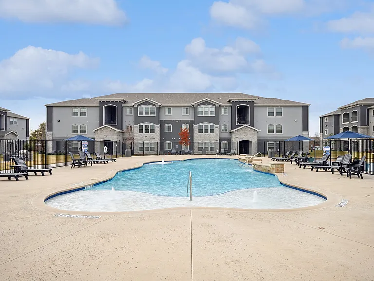 Lake Villas Apartments — Photo 27