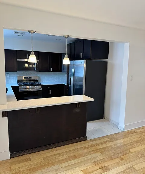 Kitchen Breakfast Bar with Quartz Countertops