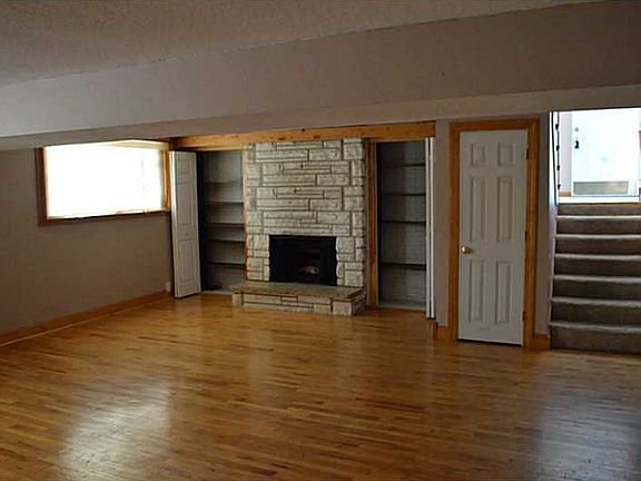 4th image of 289 Sussex Dr NE